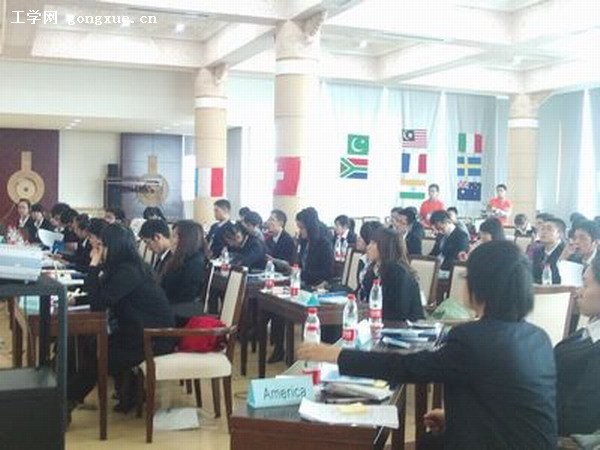 黑龙江日报报道公司“首届黑龙江省高校模拟联合国大会”