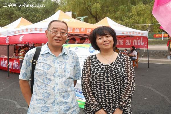 外语系领导莅临指导迎新现场