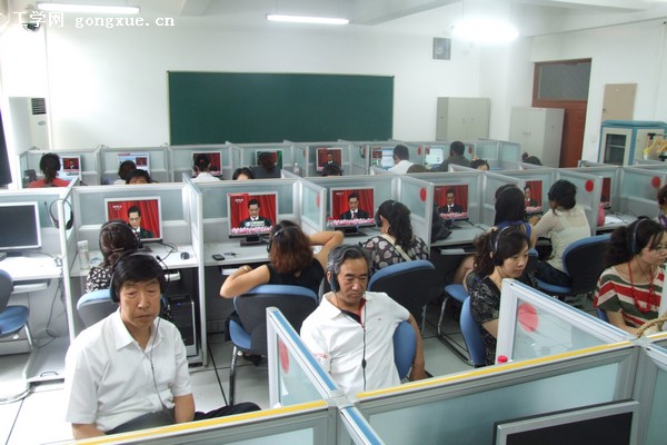 外语系党委组织师生党员收看庆祝中国共产党成立90周年大会