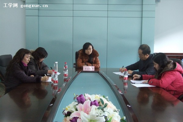 外语系进行2011级硕士研究生学期检查