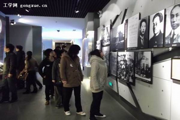 外语系开展“缅怀革命先烈，励志报效祖国”活动