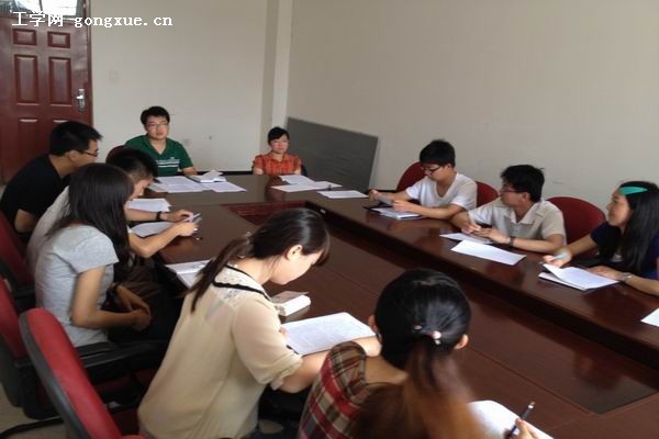 外语系员工会团委换届选举后顺利召开首次例会