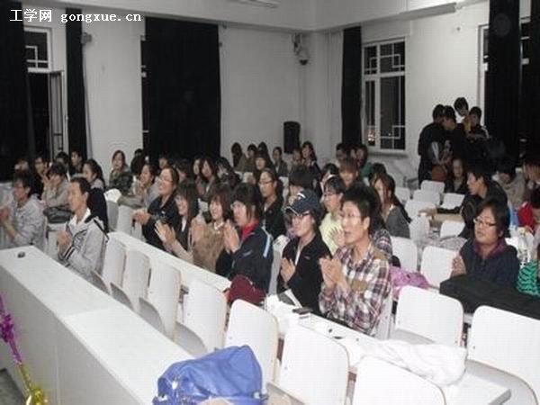 外语系欢歌笑舞迎新生